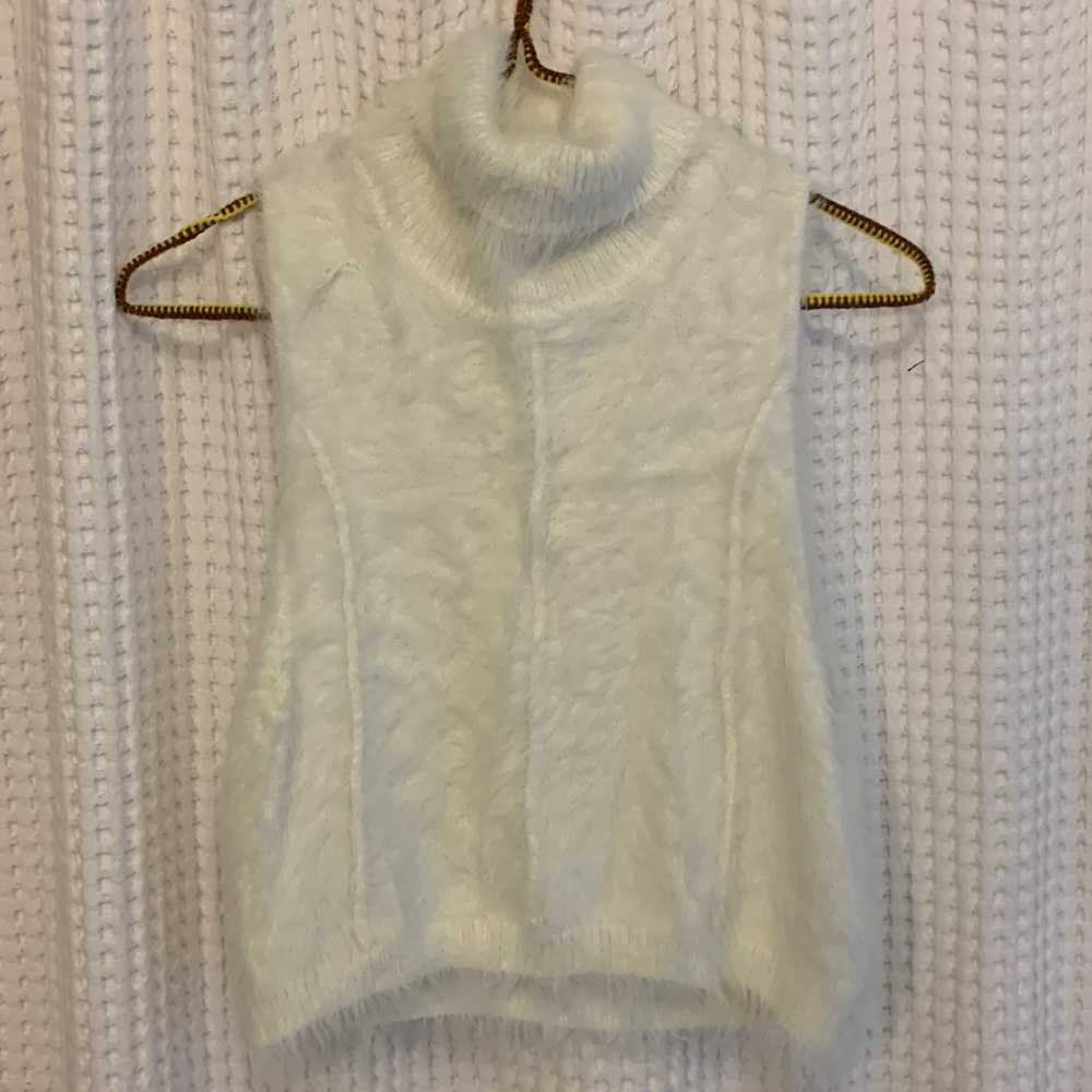 20% off bundle of 3+ gently worn Free people